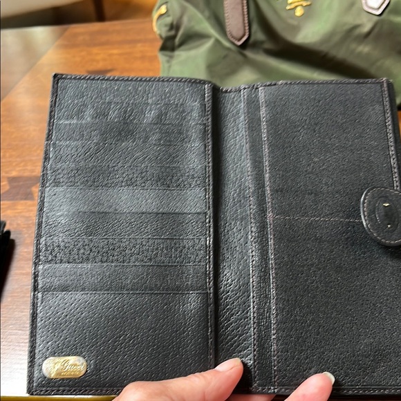 Gucci Black Leather Wallet with Textured Finish - Picture 7 of 13